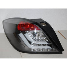 Carica l'immagine nel visualizzatore di Gallery, Fanali Posteriori Cardna Opel Astra H 3 Porte 04-08 Led Black