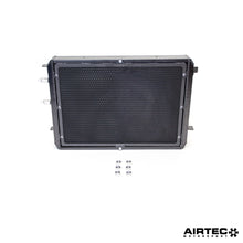 Load image into Gallery viewer, Aggiornamento del radiatore di carica AIRTEC Motorsport per BMW F87 M2 Competition, F80 M3 e F82 M4 (S55)