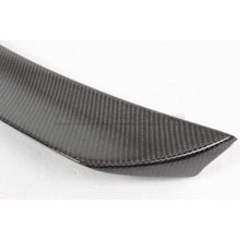 Carica l'immagine nel visualizzatore di Gallery, CarbonWorks Spoiler baule posteriore V Style in carbonio per Mercedes-Benz Classe C W204 2007-2014 – cod. 120778 - foto 3