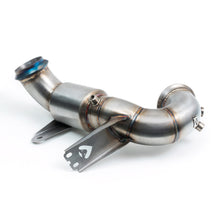 Carica l'immagine nel visualizzatore di Gallery, Cobra Sport Downpipe per Mercedes CLA 45 S AMG (2019+)
