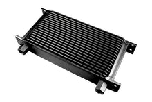 Carica l'immagine nel visualizzatore di Gallery, Radiatore olio universale FMIC 19-row femmina 1/2" nero - vista 2
