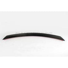 Carica l'immagine nel visualizzatore di Gallery, CarbonWorks Spoiler baule posteriore V Style in carbonio per Mercedes-Benz Classe C W204 2007-2014 – cod. 120777 - foto 2