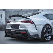 Carica l'immagine nel visualizzatore di Gallery, CarbonWorks Lip paraurti posteriore in carbonio per Toyota Supra A90 dal 2019 – cod. 159955 - foto 4