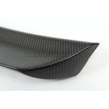 Carica l'immagine nel visualizzatore di Gallery, CarbonWorks Spoiler baule posteriore V Style in carbonio per Mercedes-Benz Classe C W204 2007-2014 – cod. 120777 - foto 3