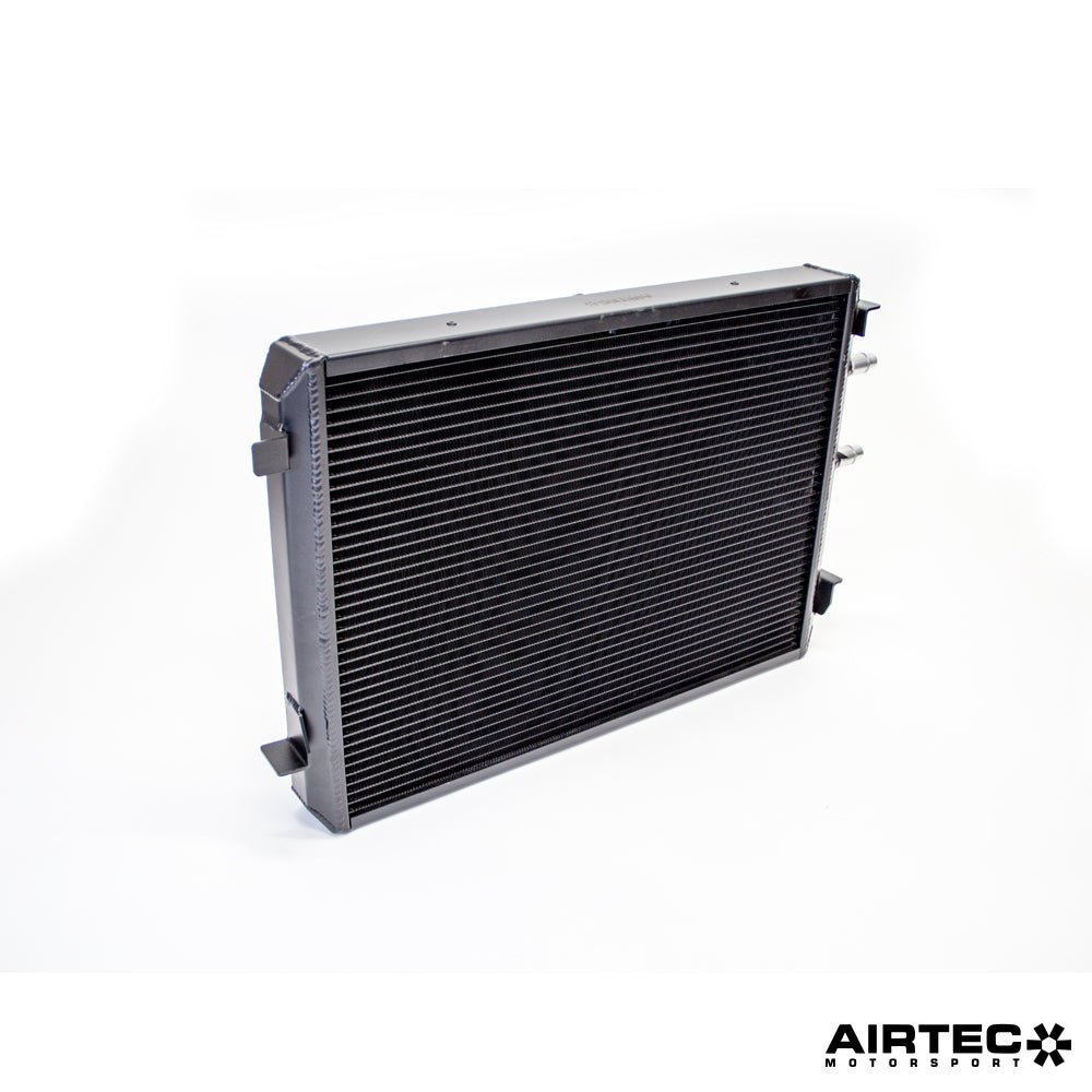 Aggiornamento del radiatore di carica AIRTEC Motorsport per BMW F87 M2 Competition, F80 M3 e F82 M4 (S55) - dettaglio 4