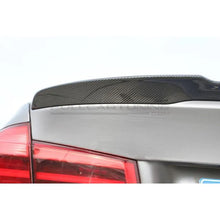 Carica l'immagine nel visualizzatore di Gallery, CarbonWorks Spoiler posteriore M4 Style in carbonio per BMW Serie 3 F30/F80 F31/M3 2011-2018 - foto 5