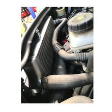 Load image into Gallery viewer, Aggiornamento intercooler AIRTEC Motorsport per furgone diesel Renault Trafic 2.0 - dettaglio 5