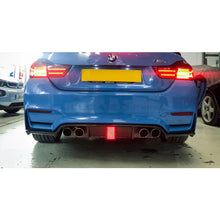 Carica l'immagine nel visualizzatore di Gallery, CarbonWorks Diffusore posteriore con terzo stop in carbonio per BMW M3 F80 2014-2018 e M4 F82/F83 2014-2022 - foto 5