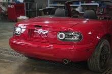 Carica l'immagine nel visualizzatore di Gallery, Fanali Posteriori Sequenziali V2 SK-Import Neri Mazda MX-5 NA - foto 2