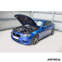 Carica l'immagine nel visualizzatore di Gallery, Aggiornamento del dispositivo di raffreddamento di carica AIRTEC Motorsport per BMW M5/M6 (F10/F12) - dettaglio 13