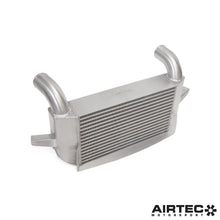 Carica l'immagine nel visualizzatore di Gallery, AIRTEC Motorsport Intercooler con specifiche Ultimate da 120 mm con alimentazione superiore per 3 porte e Cosworth in zaffiro - dettaglio 2