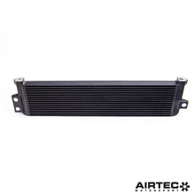 Load image into Gallery viewer, Radiatore olio AIRTEC Motorsport per BMW F87 M2 Competition, F80 M3 e F82 M4 (S55) - dettaglio 3