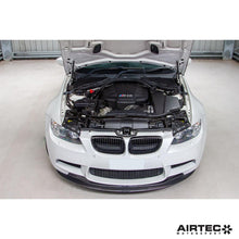 Carica l'immagine nel visualizzatore di Gallery, Coperchio della scatola dell'aria in fibra di carbonio AIRTEC Motorsport per BMW E9x M3 - dettaglio 12