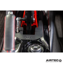 Load image into Gallery viewer, Gruppo cambio AIRTEC Motorsport per Toyota Corolla GR – Edizione speciale rossa - dettaglio 15
