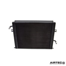 Carica l'immagine nel visualizzatore di Gallery, Radiatore di carica AIRTEC Motorsport per piattaforma BMW B58 - dettaglio 4