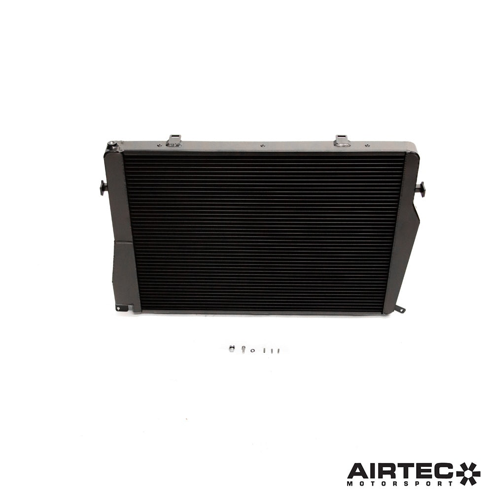 Aggiornamento del radiatore AIRTEC Motorsport per BMW E9x M3