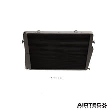 Load image into Gallery viewer, Aggiornamento del radiatore AIRTEC Motorsport per BMW E9x M3