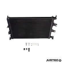 Carica l'immagine nel visualizzatore di Gallery, Aggiornamento del radiatore AIRTEC Motorsport per Ford Focus Mk3 RS