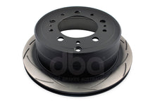 Load image into Gallery viewer, Kit dischi e pastiglie Street Performance T2 scanalato - Toyota Landcruiser HDJ100 1998-2008 / Toyota Landcruiser HDJ101 1998-2007 / Toyota Landcruiser UZJ100 1998-2008