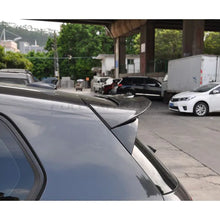 Carica l'immagine nel visualizzatore di Gallery, CarbonWorks Spoiler posteriore in carbonio per Volkswagen Golf CD1 dal 2020 - foto 2