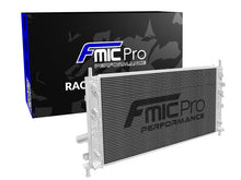 Carica l'immagine nel visualizzatore di Gallery, Radiatore Racing FMIC.Pro per Ford Focus Mk2 ST225 - vista principale