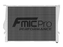 Load image into Gallery viewer, Radiatore Racing FMIC.Pro per BMW Serie 1 E8x e Serie 3 E9x - dettaglio attacchi