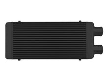 Carica l'immagine nel visualizzatore di Gallery, Intercooler Maggiorato Universale FMIC.EU 600x300x76mm Uscita Laterale Nero in Alluminio