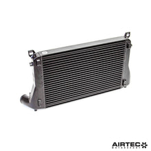 Carica l'immagine nel visualizzatore di Gallery, Aggiornamento intercooler AIRTEC Motorsport per motore 1.8 / 2.0 TSI EA888 Gen 4 - dal 2020 in poi - dettaglio 3