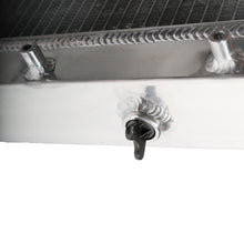 Carica l'immagine nel visualizzatore di Gallery, Dettaglio costruttivo del radiatore maggiorato Cooling Solutions per Mazda MX-5 NA