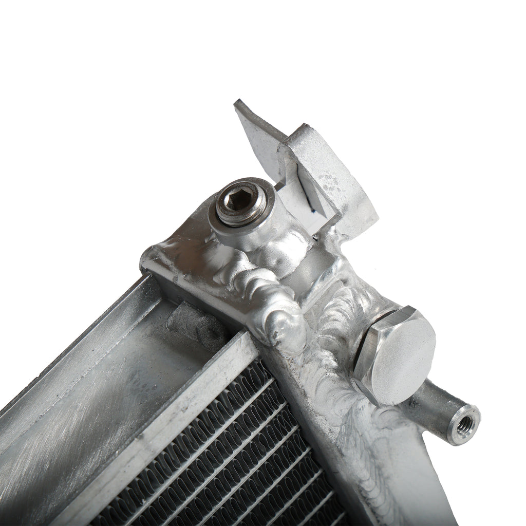 Radiatore in alluminio Cooling Solutions per BMW Serie 1 E82 vista laterale