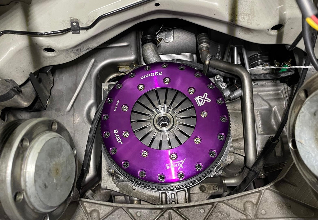 Kit frizione + volano Xtreme Performance Ø 230 mm ceramico rigido bidisco con reggispinta idraulico CSC - coppia 1800 Nm - Porsche 911 (964) 3.3 Turbo 1990-1993 / Porsche 911 (993) 3.6 Carrera 1993-1997 / Porsche 911 (993) 3.6 Turbo 4 1995-1997 (+6