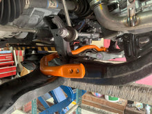 Carica l'immagine nel visualizzatore di Gallery, Barra antirollio anteriore SWAVE &amp; SUMMIT da 27 mm per Toyota Yaris GR - dettaglio 3