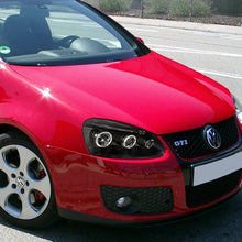 Carica l'immagine nel visualizzatore di Gallery, Fari Anteriori Doppio Anello SK-Import Neri Lente Fumé Volkswagen Golf Mk5 - foto 10