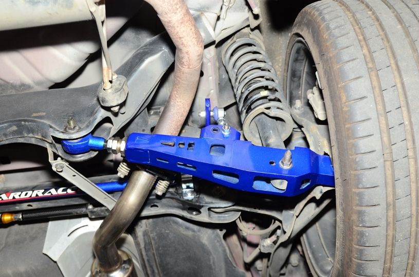 Bracci inferiori posteriori regolabili Hardrace Mitsubishi Lancer, Mirage Fortis e Outlander – 2 pezzi – foto 2