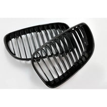 Carica l'immagine nel visualizzatore di Gallery, Griglie anteriori a doppio rene per BMW Serie 1 E81 E82 E87 E88 LCI (2007-2011) nere lucide