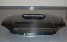 Carica l'immagine nel visualizzatore di Gallery, Cofano Carbonio Subaru Impreza '04 S/T Subaru Impreza