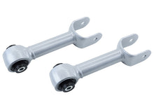 Bracci di controllo superiori posteriori Whiteline per Ford Mustang SN95 — confezione completa