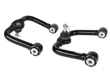 Bracci di controllo superiori anteriori Whiteline per Nissan Navara D40, D23 e Pathfinder R51 — confezione completa