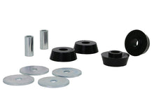 Quattro boccole coniche nere, due manicotti metallici e quattro rondelle del kit supporto superiore ammortizzatore Whiteline