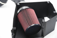 Carica l'immagine nel visualizzatore di Gallery, Kit aspirazione MST Performance VW Golf 7 GTI - dettaglio condotto in silicone