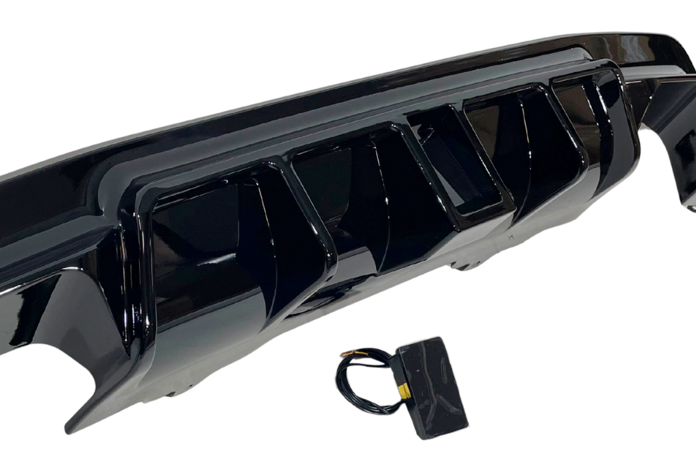 Diffusore Posteriore BMW E60 look M Performance Nero lucido Luce freno a led BMW E60,E61
