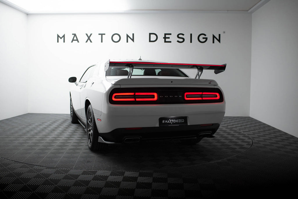 Spoiler in Carbonio + luce LED compatibili con Dodge Challenger Mk3 (2008-2023)