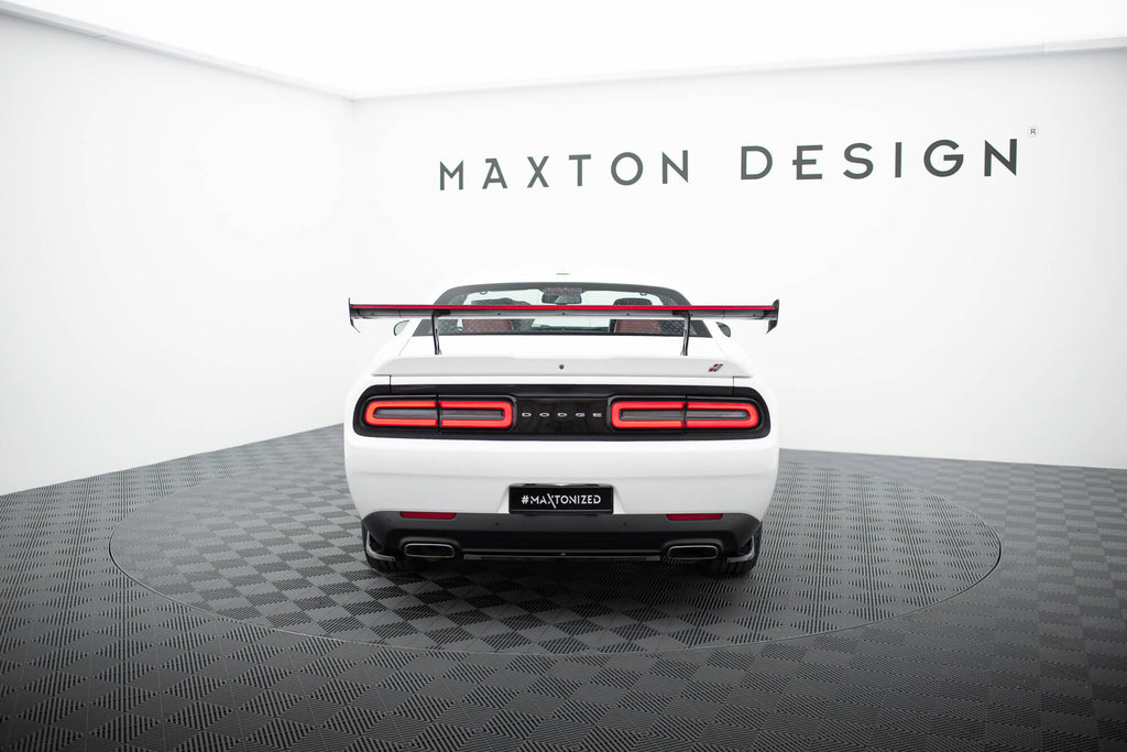 Spoiler in Carbonio + luce LED compatibili con Dodge Challenger Mk3 (2008-2023)
