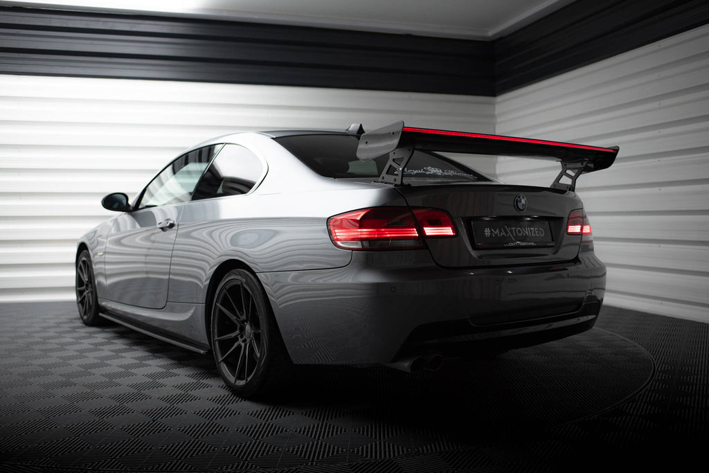 Spoiler in Carbonio + luce LED (montanti esterni) compatibili con BMW Serie 3 / M3 Coupe E92 / E92 Facelift (2006-2013)