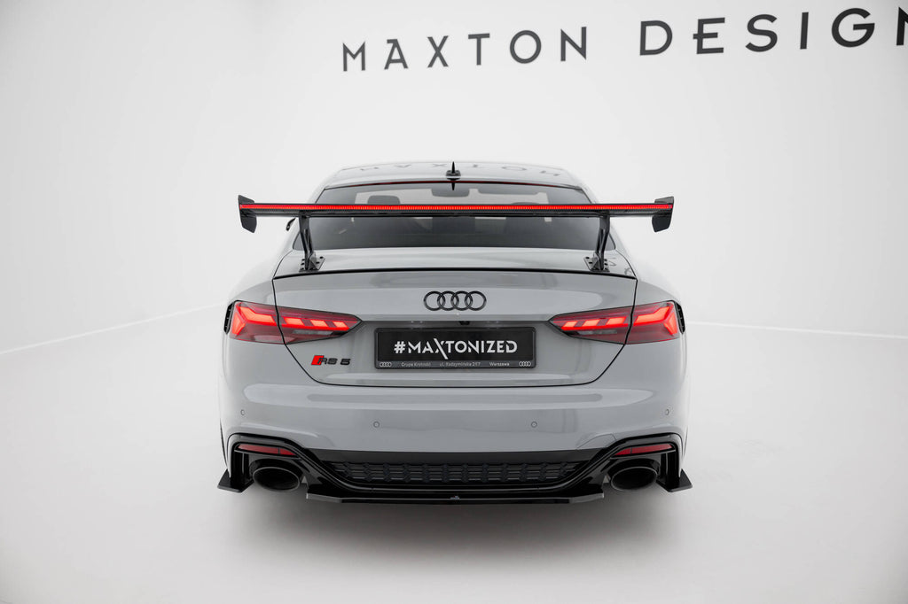 Spoiler in Carbonio V.1 + luce LED (montanti esterni) compatibili con Audi A5 / S5 / RS5 S-line Coupe F5 / F5 Facelift (2017-2024)