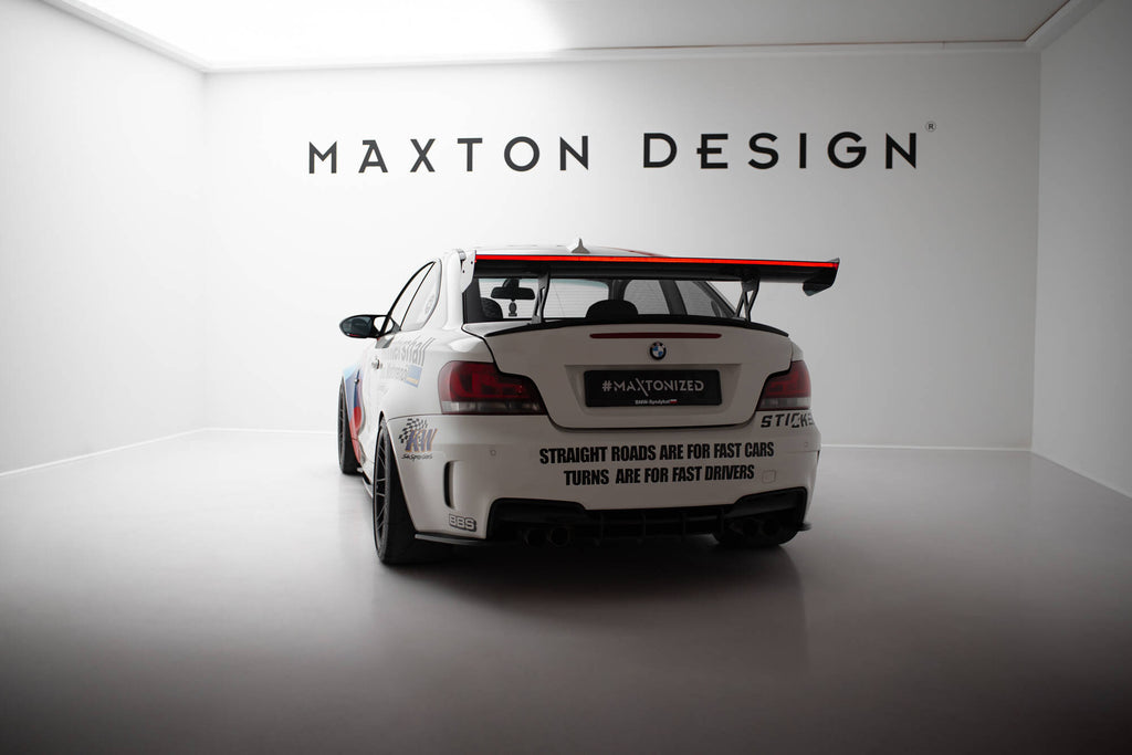 Spoiler in Carbonio V.1 + luce LED (montanti interni) compatibili con BMW 1M 1 M E82 (2007-2013)