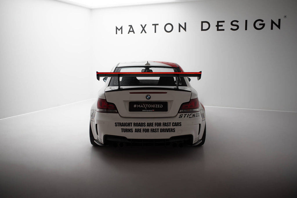 Spoiler in Carbonio V.1 + luce LED (montanti interni) compatibili con BMW 1M 1 M E82 (2007-2013)