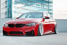 Load image into Gallery viewer, Maxton Design set anteriore BMW M3 F80 vista laterale