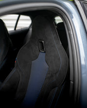 Load image into Gallery viewer, Poggiatesta in Fibra di Carbonio Prepreg BMW Serie 1 M135i F40