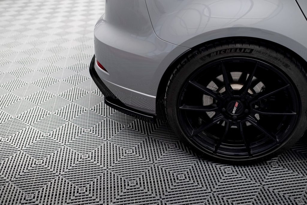 Splitter Laterali Posteriori V.2 compatibili con Audi RS3 8V Sportback 8V Facelift (2016-2020)